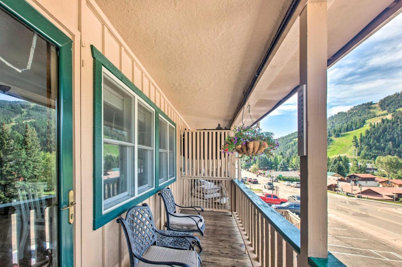 Main St Red River Ski Condo With Mountain View! Ngoại thất bức ảnh